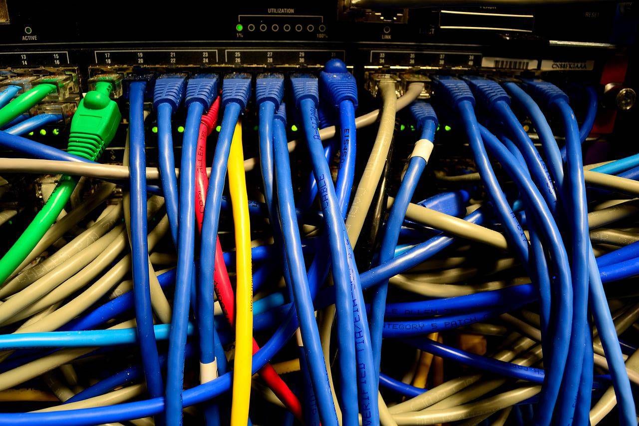 Exploring Ethernet: A Comprehensive Guide to Network Cabling, Types, and Technologies . 4 ethernet, data, internet-1245122.jpg