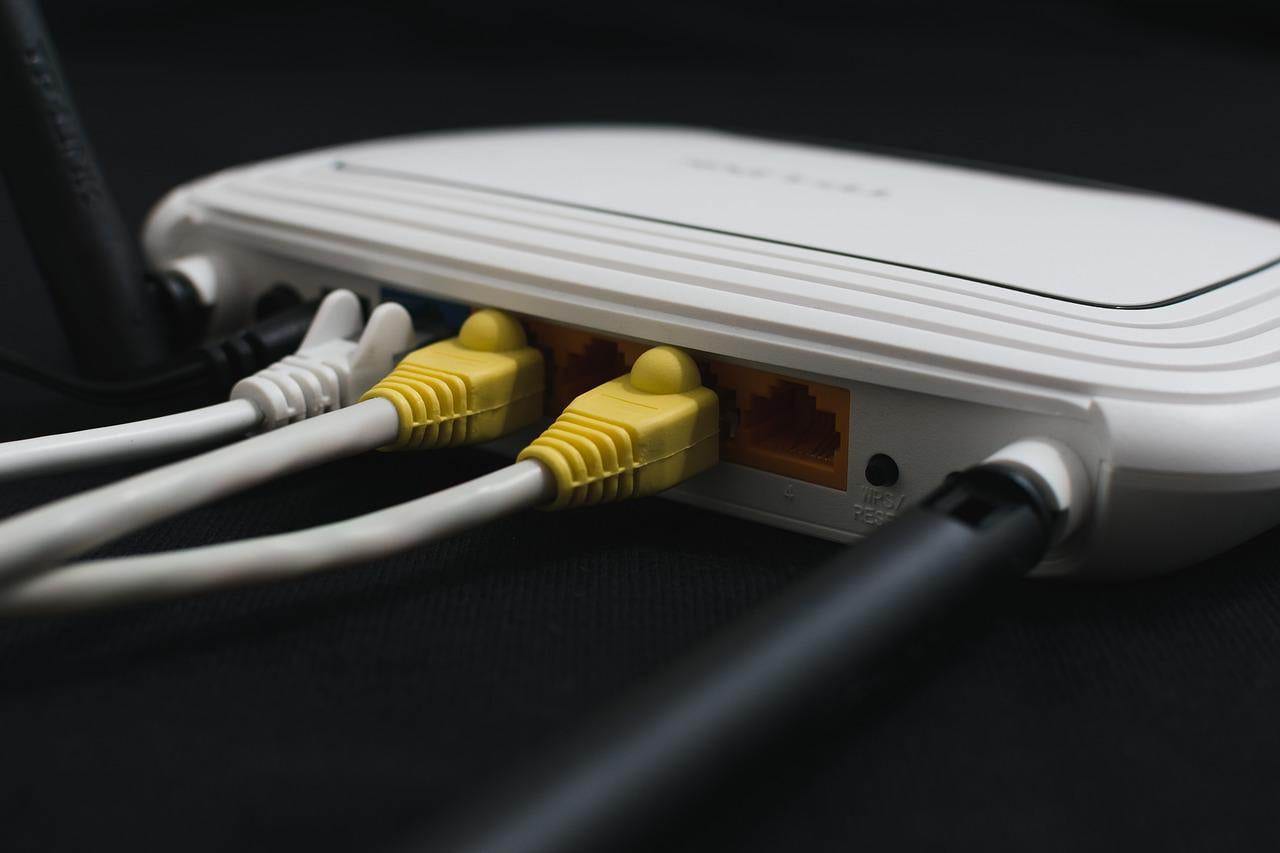 Exploring Ethernet: A Comprehensive Guide to Network Cabling, Types, and Technologies . 5 wireless, home, router-1861612.jpg